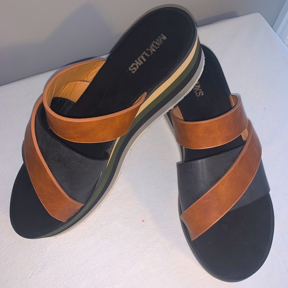 Muk Luk Black/Brown Slip On Comfort Sandals Multi Color Wedge Women’s Size 10